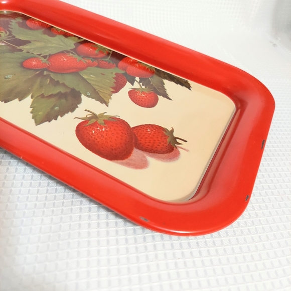 Vintage Metal Serving Tray Red Strawberries Green Leaves Country Farmhou… - Picture 4 of 8